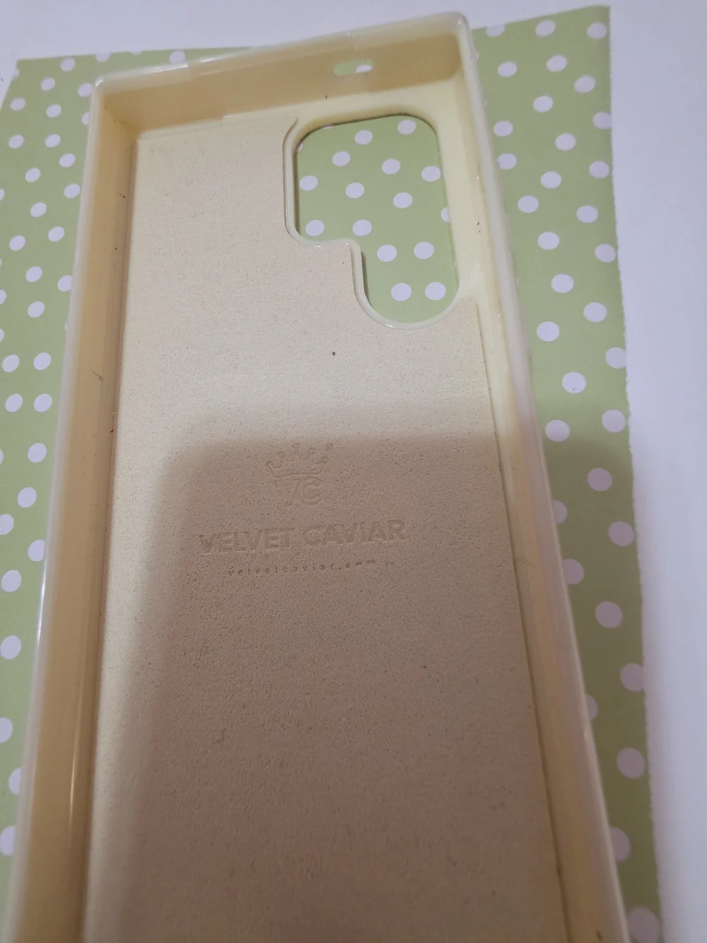 Velvet Caviar Cream Case with Pastel Pink & Blue BowsSamsung S24 Ultra